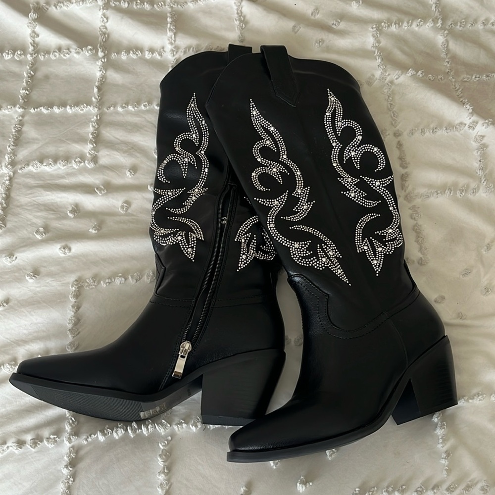 NWOT size 6.5 knee high bling cowboy boots.